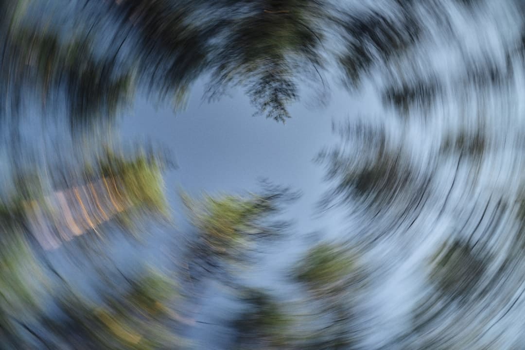 成都暴雨 强降雨伴有大风来袭